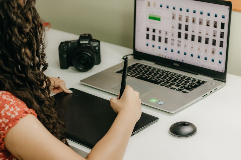 Online recenze EMS studií: jak je správně číst a vyhodnotit